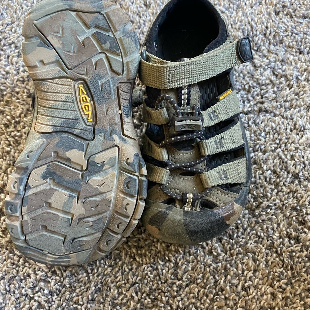 Toddler size 10 Keen Sandals.